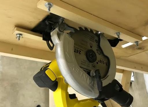 Как сделать распиловочный стол из ручной циркулярной пилы