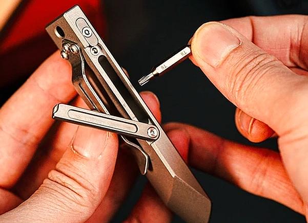 Карманная титановая монтировка, которая может быть отверткой: представлен мультитул MecArmy RL4