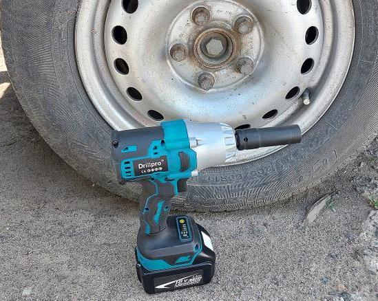 Закроет все задачи: обзор мощного ударного гайковерта Drillpro