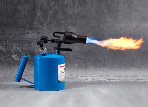 Как применяется паяльная лампа на бензине